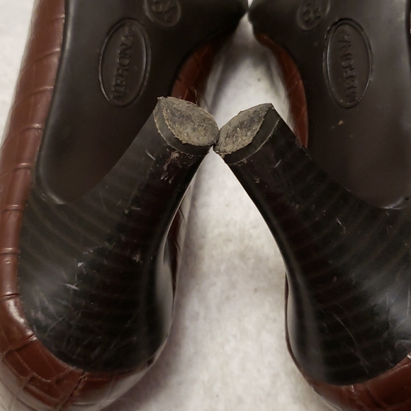 Merona faux crocodile dark brown pumps, 5.5 - Picture 10 of 10